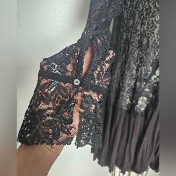 Gently worn Black Tell Tale Lace Long Sleeve Tunic by Free People sz Small - Picture 4 of 7